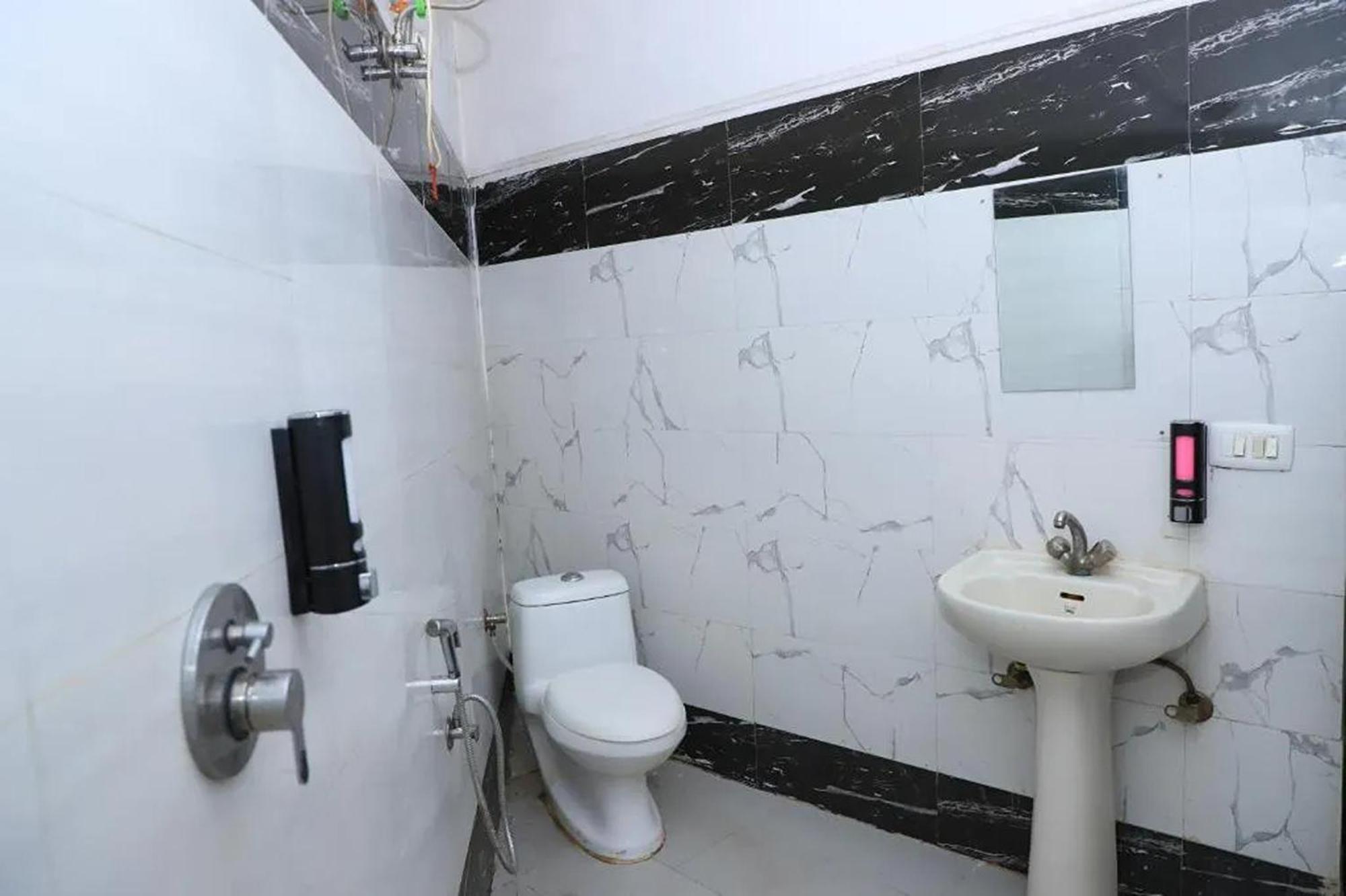 Hotel Global Inn By Quality Inn Neu-Delhi Exterior foto
